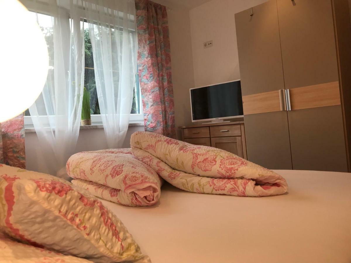 Ferienwohnung Julia Бриксен-им-Тале Екстериор снимка