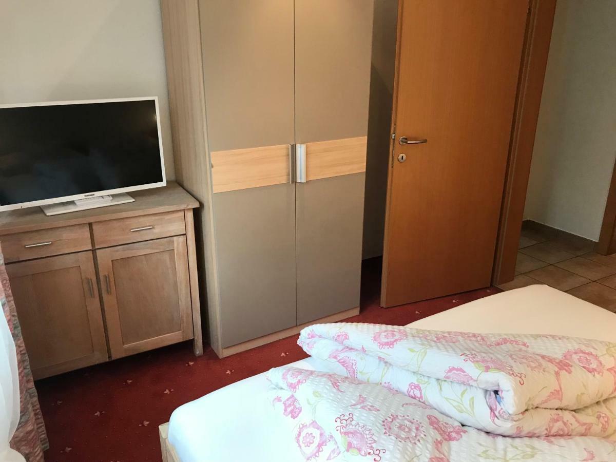Ferienwohnung Julia Бриксен-им-Тале Екстериор снимка